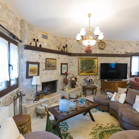 Raise Luxury Mountain Villa Amfíklia