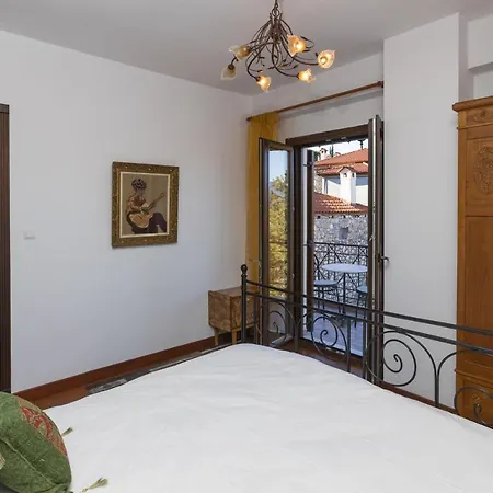 Raise Luxury Mountain Villa Amfíklia