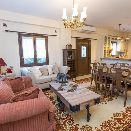 Raise Luxury Mountain Villa Amfíklia